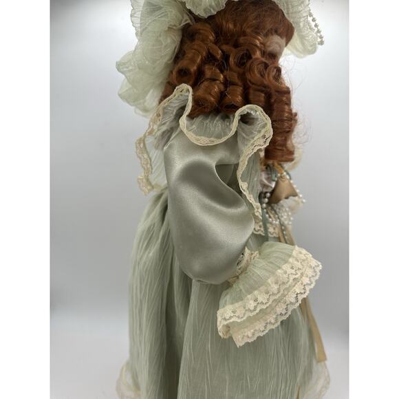 Traditions Victorian Doll Collection Angelina Porcelain Numbered 534 - Picture 7 of 10